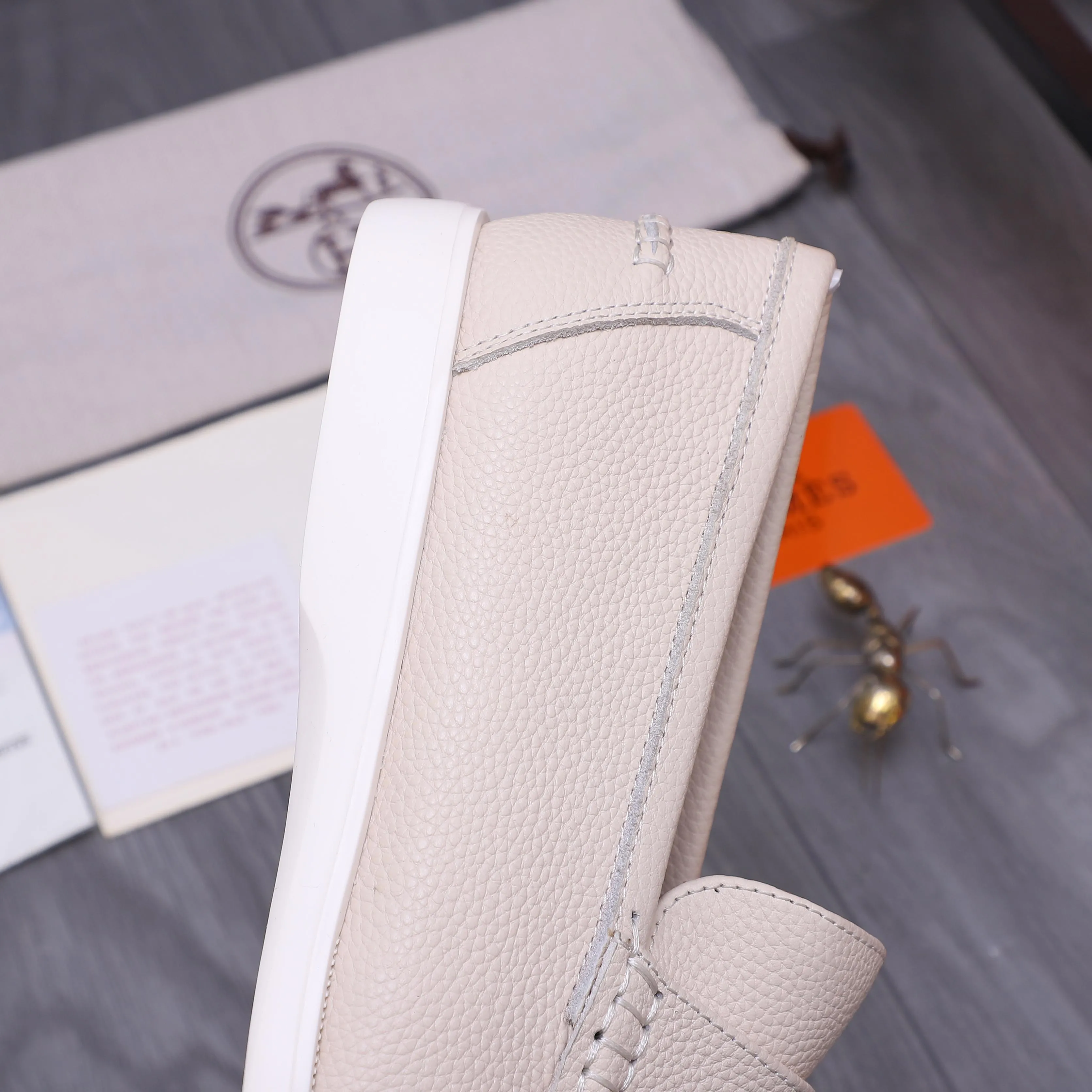 Men's shoes 💰p560 Product trademark: HERMES "Hermes" casual slip-on men's shoes. Regular size: 38-46 (45.46 is custom-made and non-returnable) Product materials: Selected pebbled cowhide upper, cowhide lining, original foam rubber ultra-light sole
